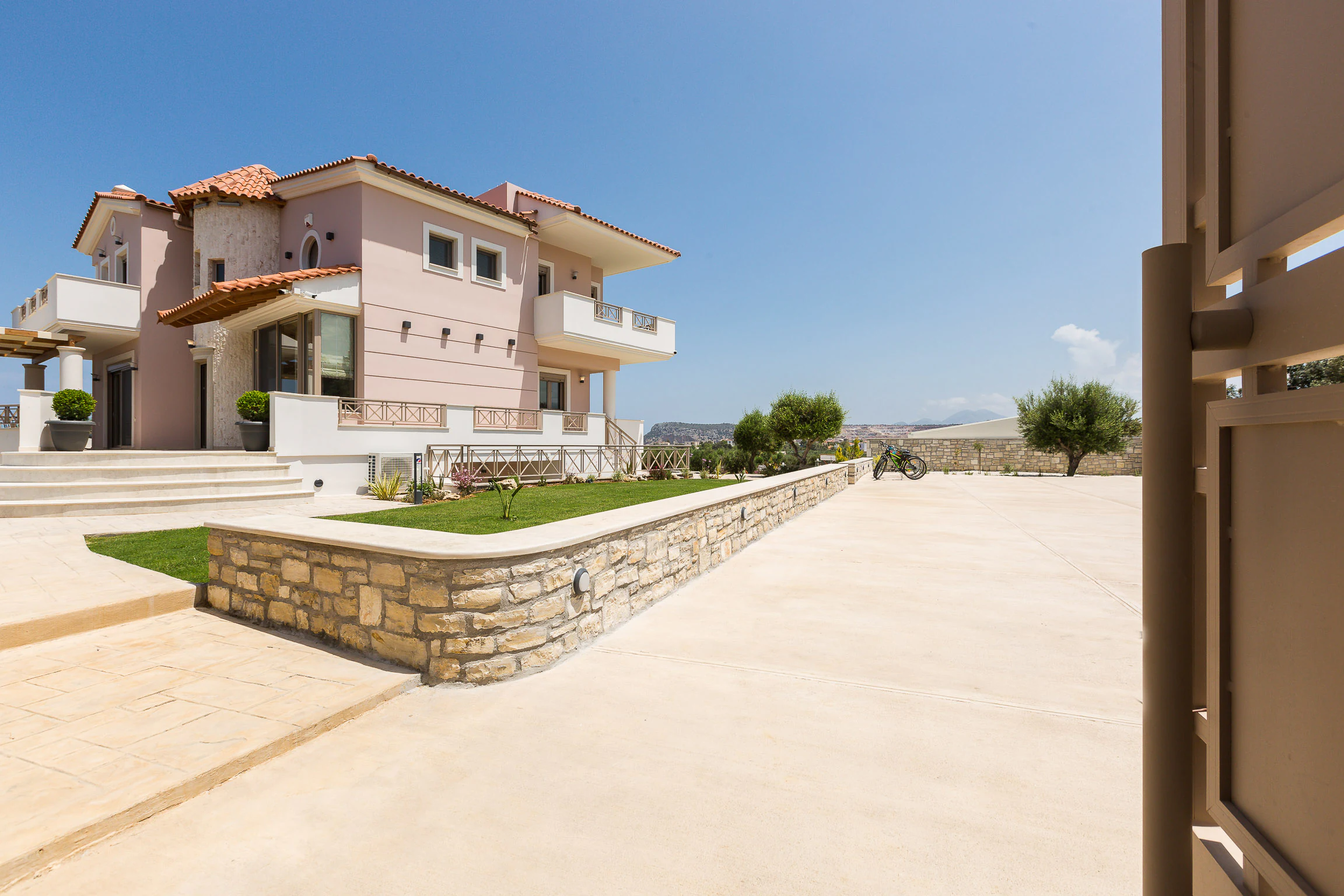 Approach to the villa across its landscaped grounds