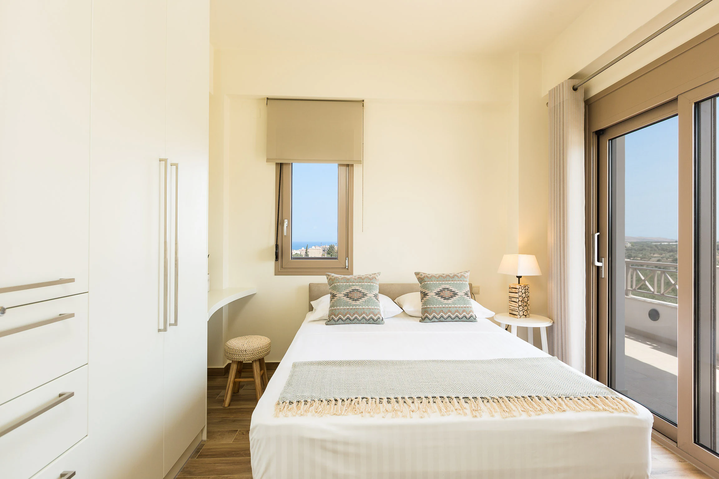 Quiet double bedroom with pale finishes